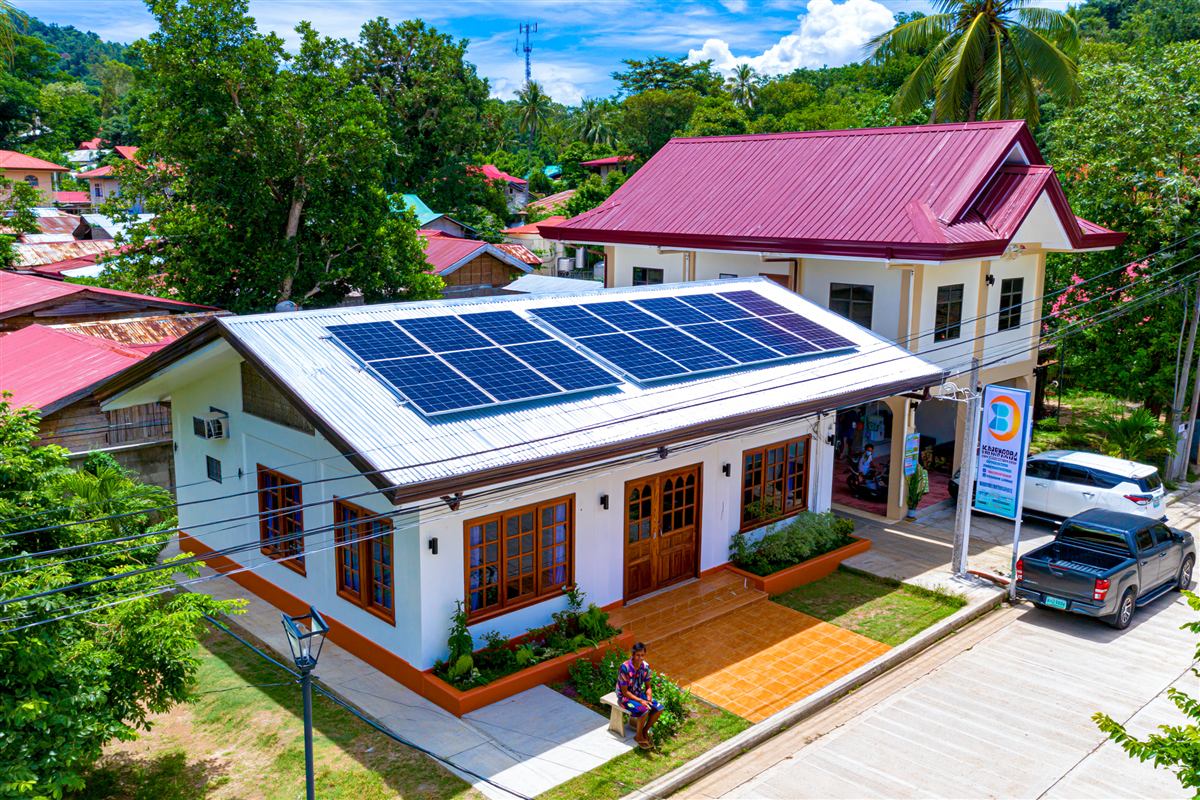 Rooftop array on a garment factory in Marilao